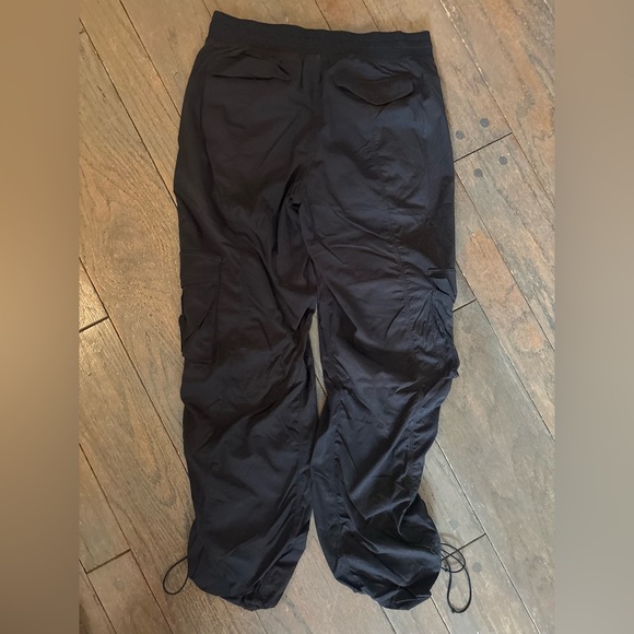 Lululemon dance studio jogger cargo pants in black size medium - Picture 3 of 6
